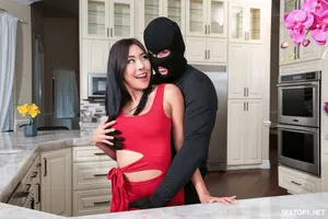 Rủ bạn trai lên live sex vừa địt nhau vừa kiếm tiền