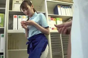 Cái mông to của anh họ 34 tuổi đang lắc lư trên đó
